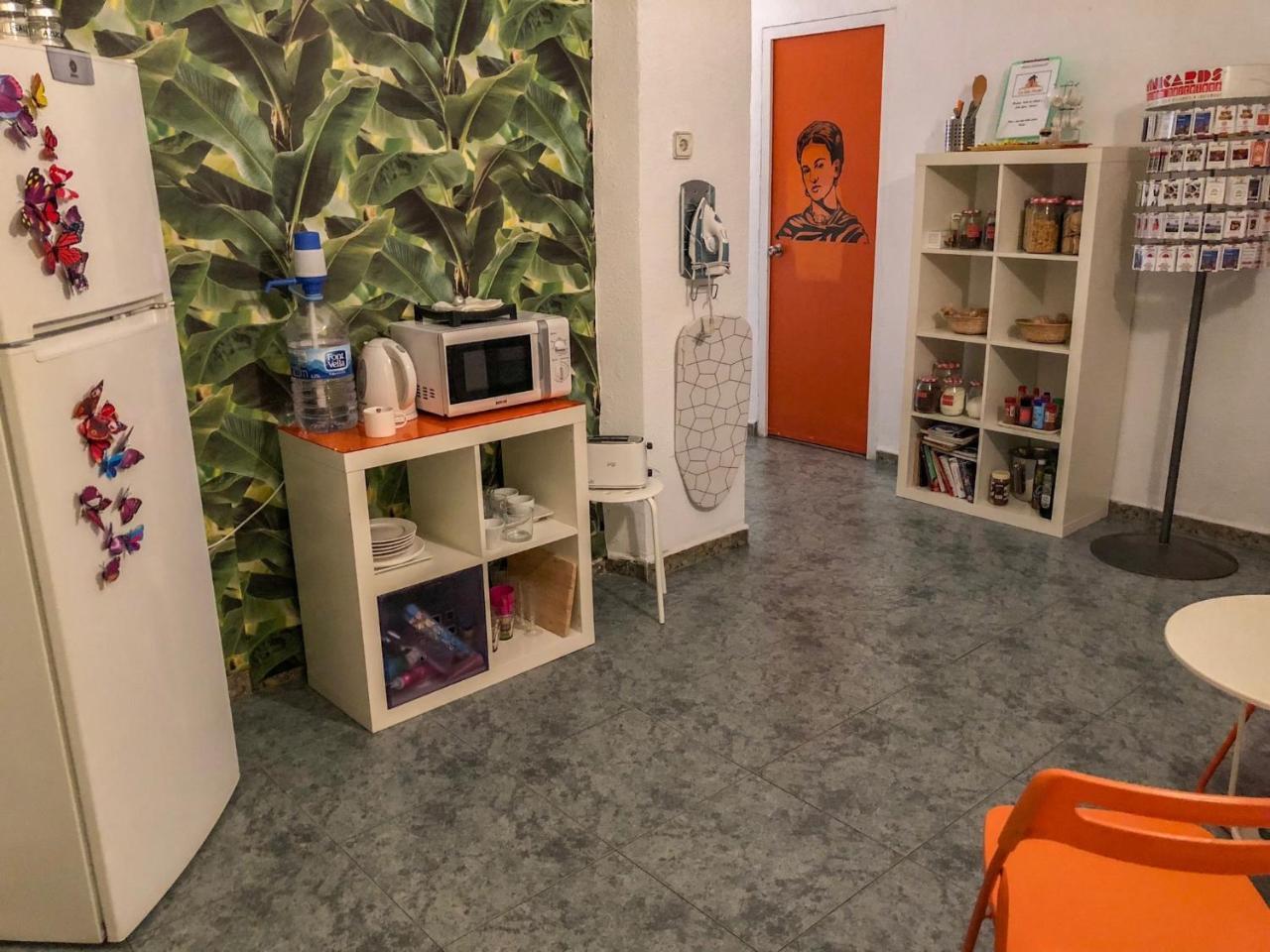 La Isla Hostal Барселона Екстериор снимка