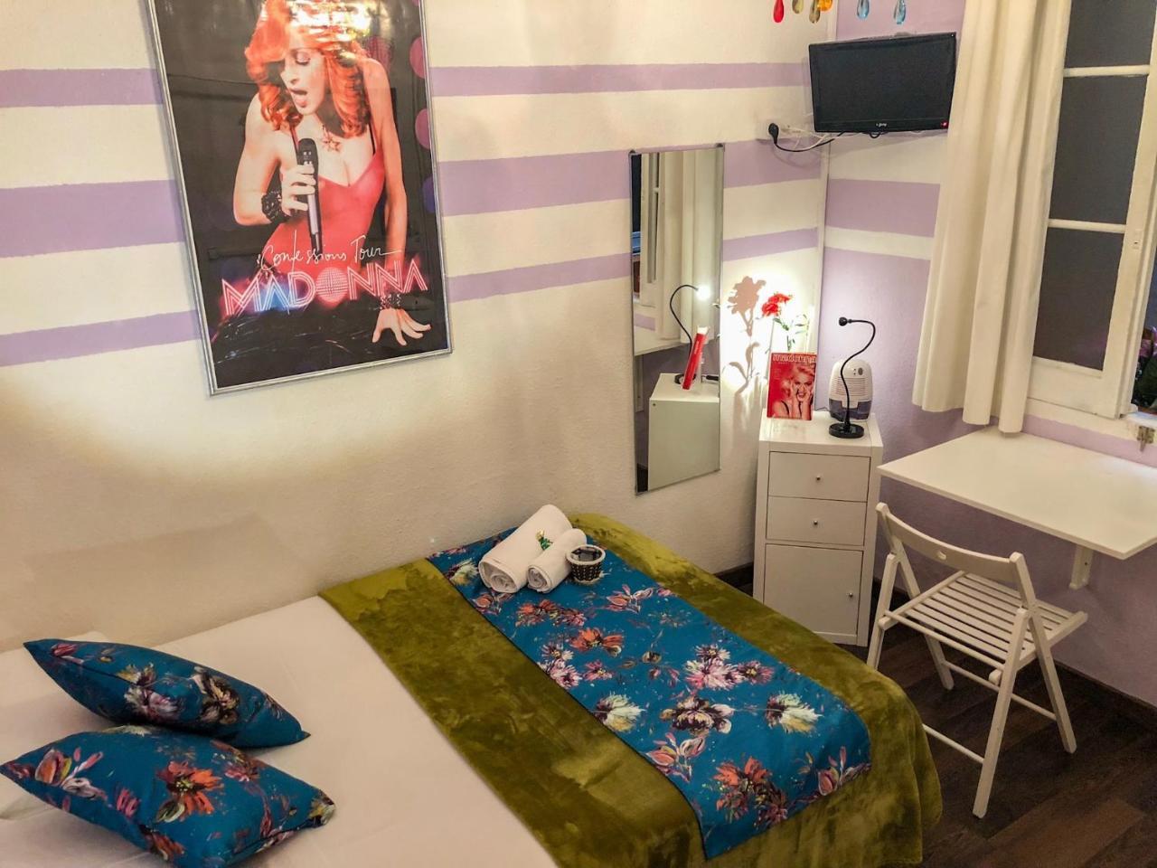 La Isla Hostal Барселона Екстериор снимка