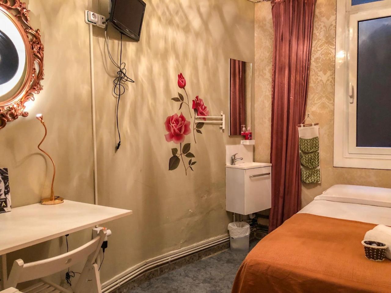 La Isla Hostal Барселона Екстериор снимка