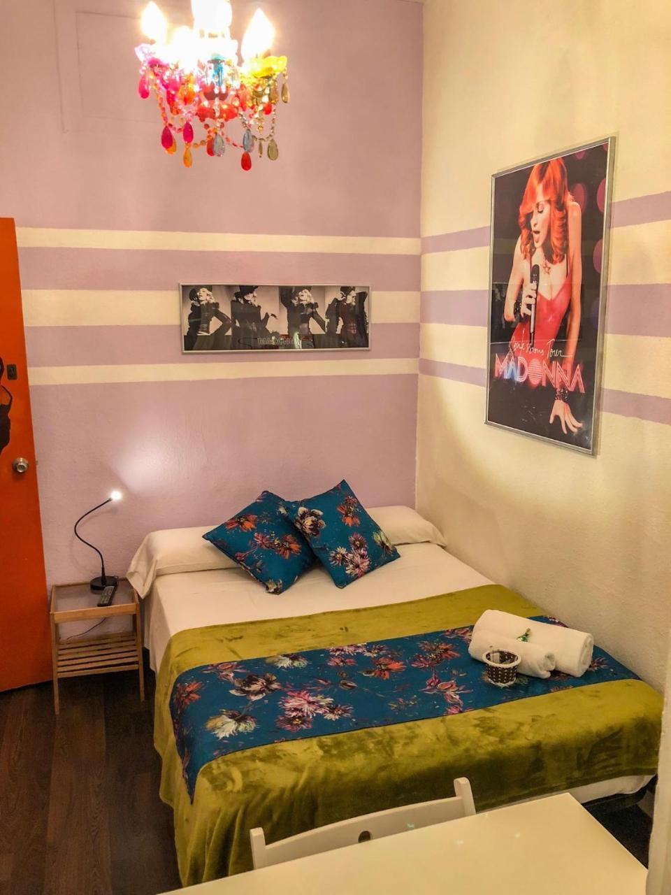 La Isla Hostal Барселона Екстериор снимка