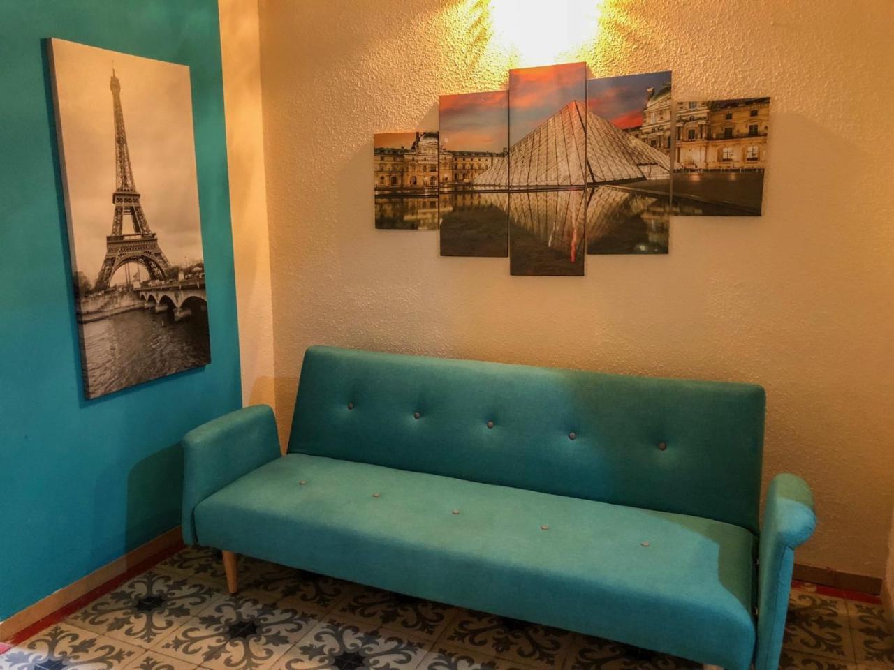 La Isla Hostal Барселона Екстериор снимка