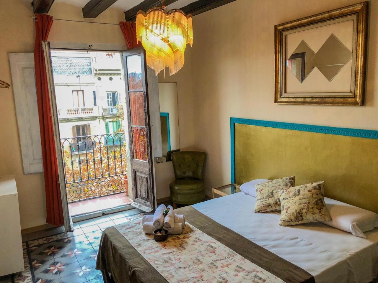 La Isla Hostal Барселона Екстериор снимка