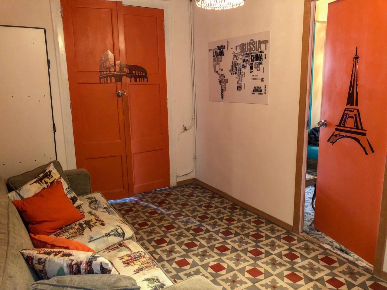 La Isla Hostal Барселона Екстериор снимка