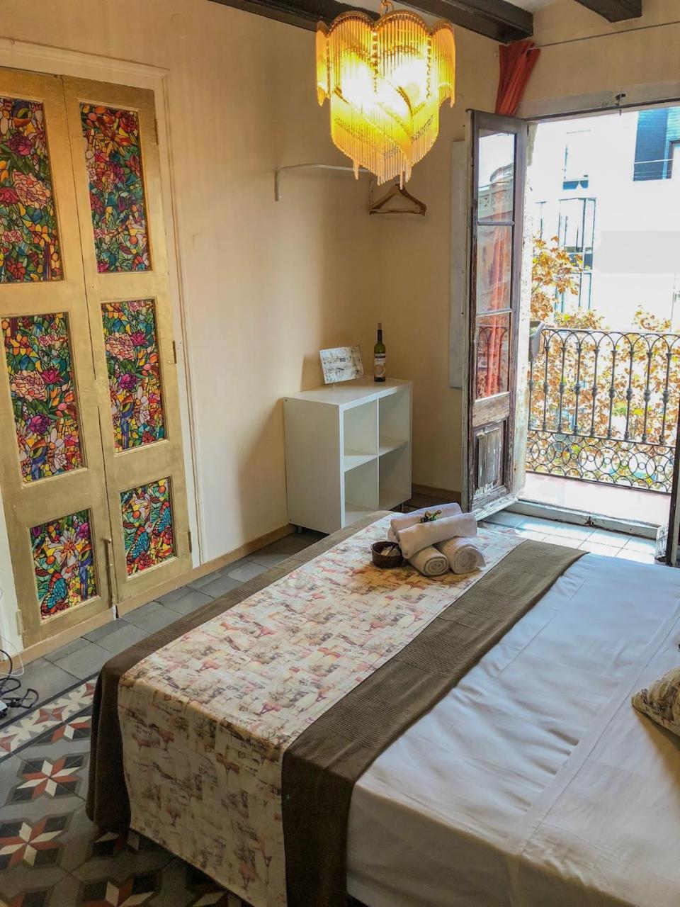 La Isla Hostal Барселона Екстериор снимка