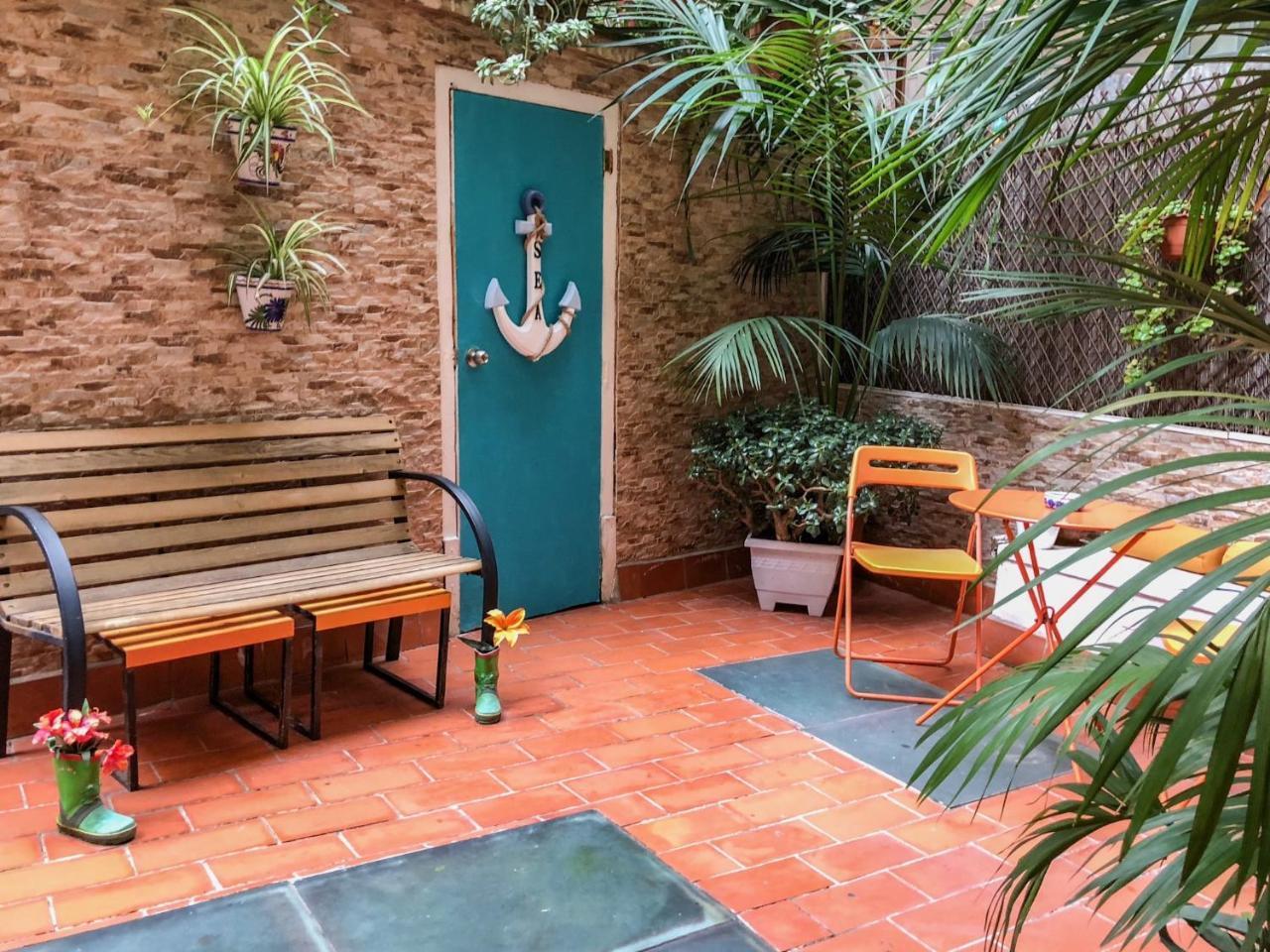La Isla Hostal Барселона Екстериор снимка