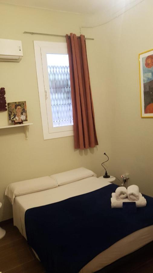 La Isla Hostal Барселона Екстериор снимка