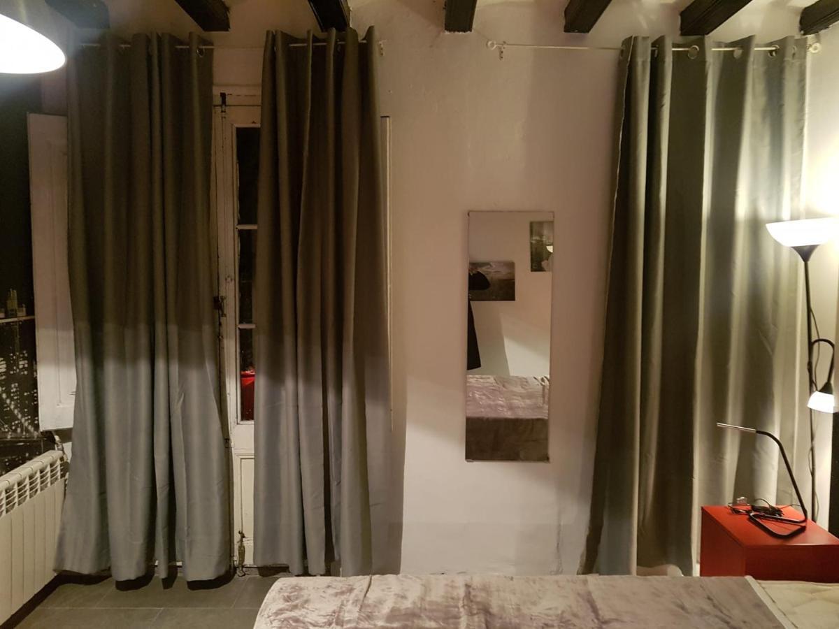 La Isla Hostal Барселона Екстериор снимка